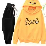 ترنج قطعتين شتوي حريمي - كود 9083 المقاس : وان سايز تلبيس من 60 الى 80ك