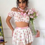 توب وميني جيب بتصميم أنثوي - كود 1241