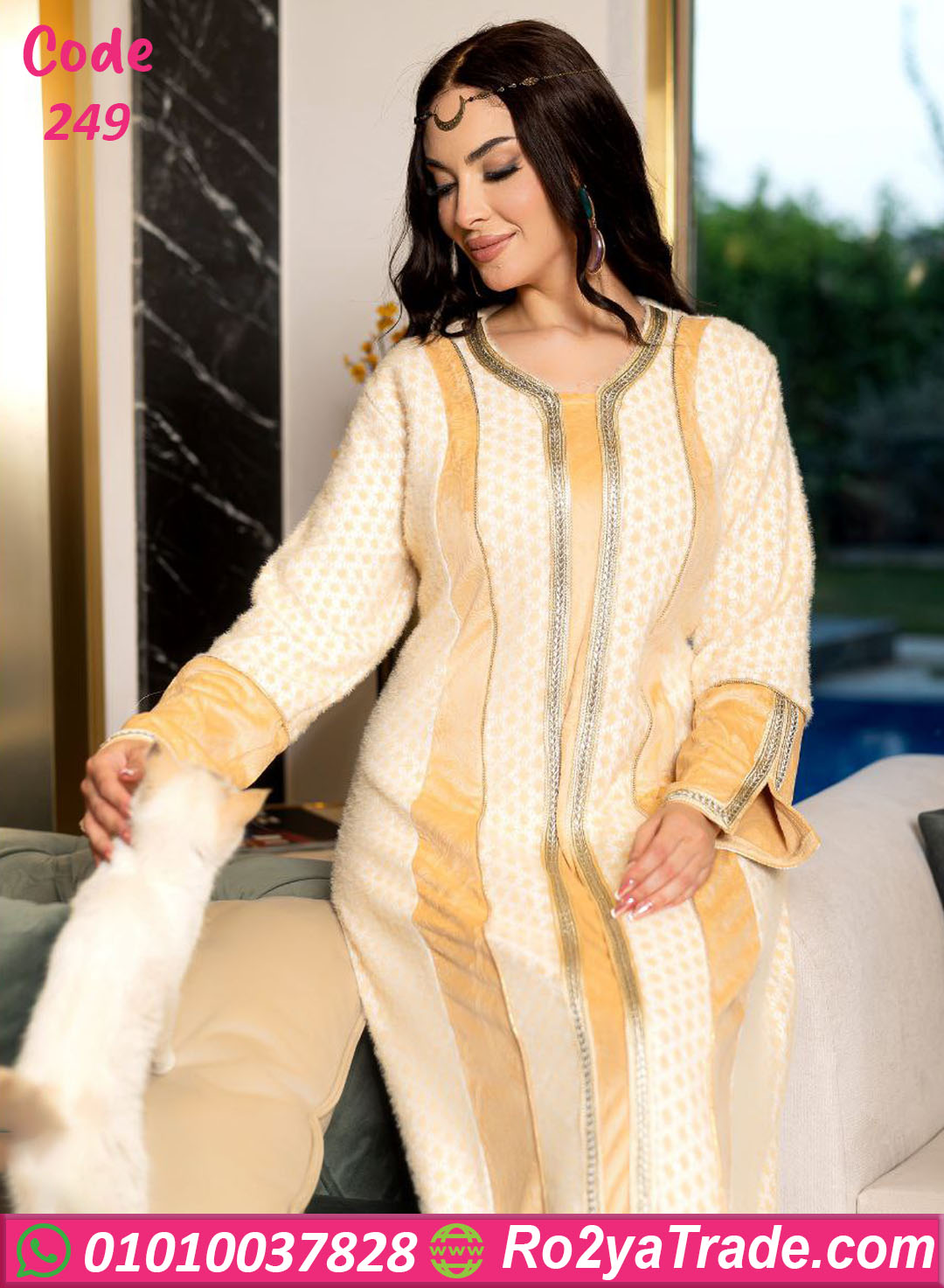 249 عباية بيت شتوي قطيفة تطريز ذهبي