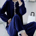 بيجامة قطيفة كحلي دانتيل