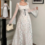 فستان دانتيل أبيض وردي