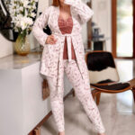 طقم بيجامة شتوي بالروب قطيفة ناعمة – كود 2045