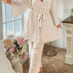 طقم روب لارا أبيض منقط بالدانتيل