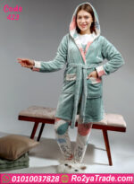 بيجامة قطيفة بغطاء رأس