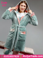 بيجامة قطيفة بغطاء رأس