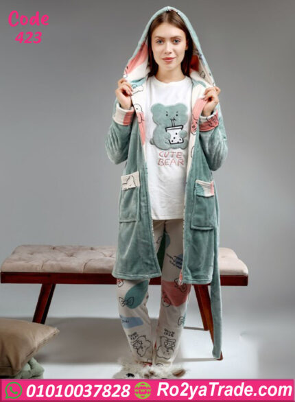 بيجامة قطيفة بغطاء رأس