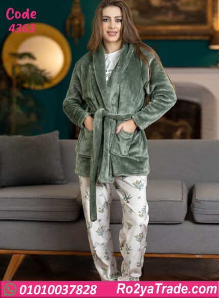 بيجامة حريمي شتوي مع روب